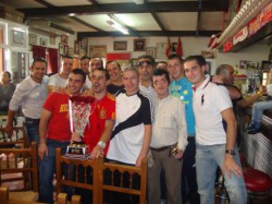 2010-10-16-IIITorneoBeneficoSevillista-Campeon-Estudiantes01