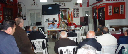 2016-03-21-asistentes-asamblea-450x191